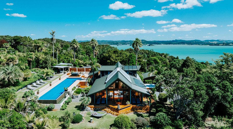 Eagles Nest luxury retreat overlooking the Bay of Islands