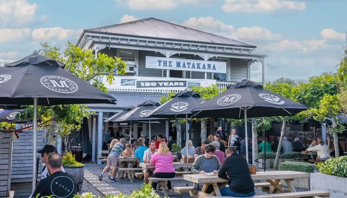 Lunch at The Matakana Village Pub